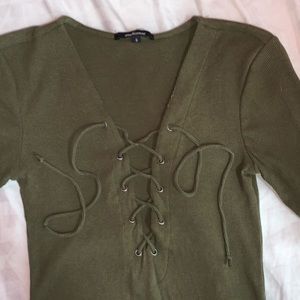 Regular length lace up tee